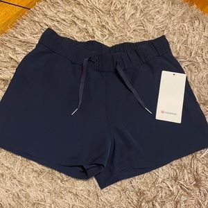 New navy lulu athletic shorts !